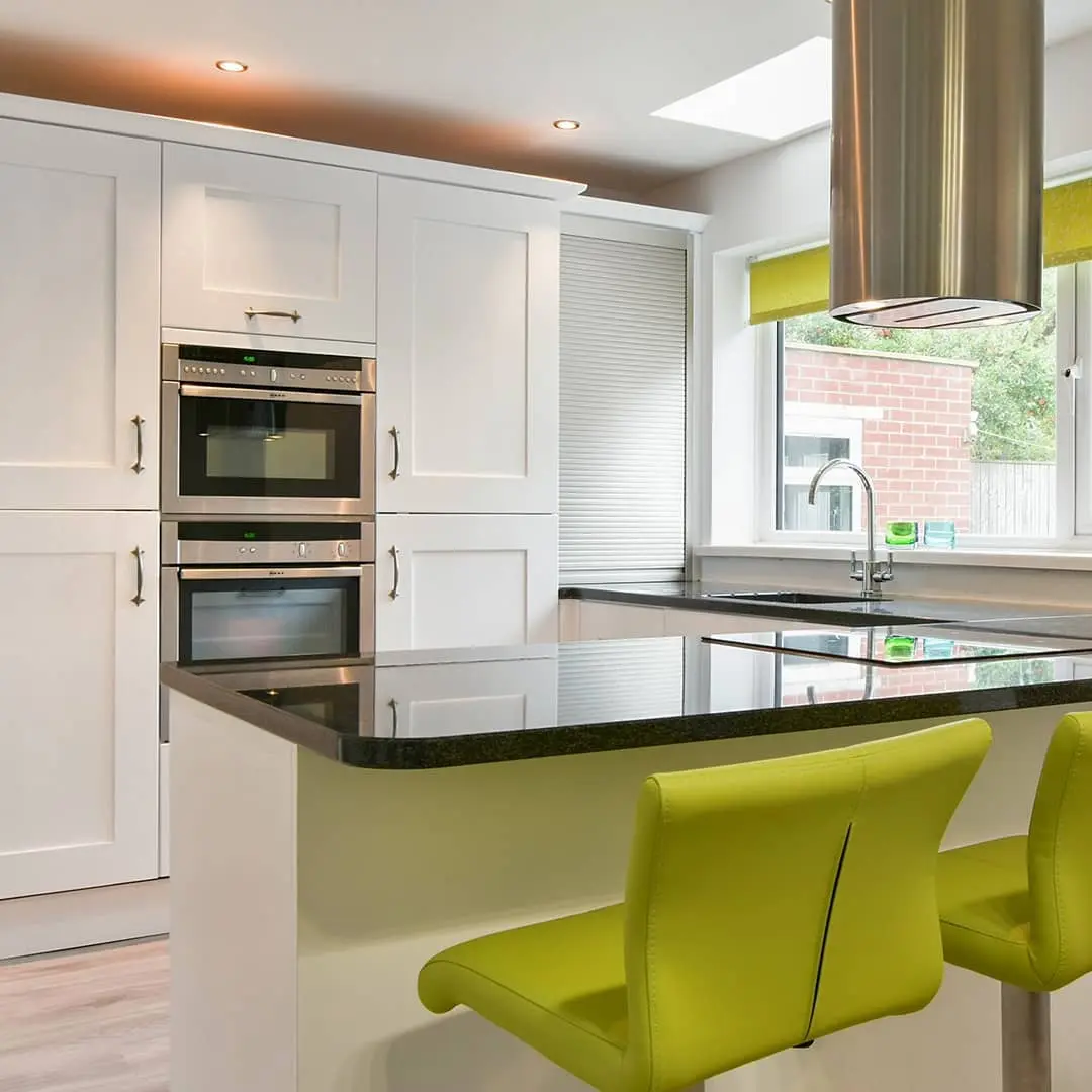 White resprayed kitchen 4